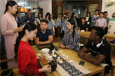 烏克蘭等六國(guó)留學(xué)生到潮汕學(xué)院訪問交流